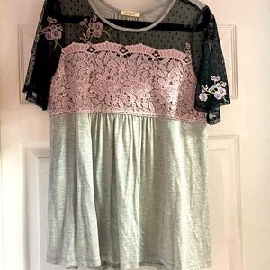 Oddy brand women’s flowy top